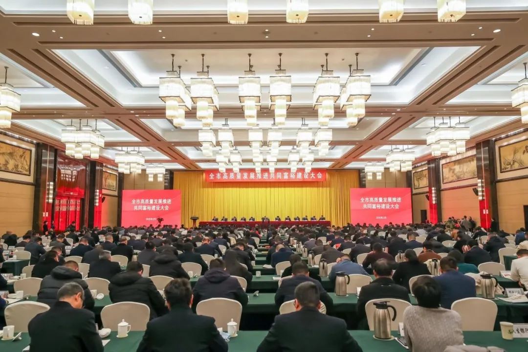 福蛇呈祥，載譽(yù)前行 雙鳥機(jī)械榮膺“富樂嵊州建設(shè)貢獻(xiàn)獎(jiǎng)” — 工業(yè)企業(yè)30強(qiáng)、工業(yè)商貿(mào)類納稅20強(qiáng)兩項(xiàng)榮譽(yù)